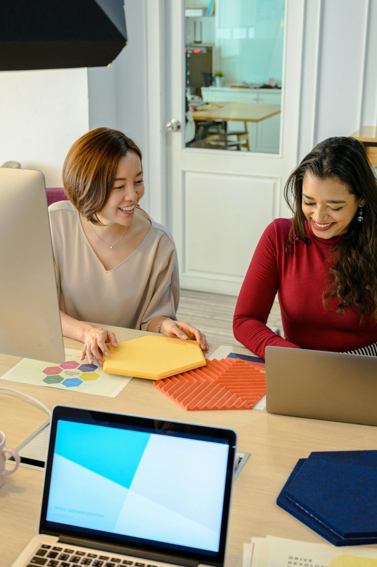 2 femmes au travail